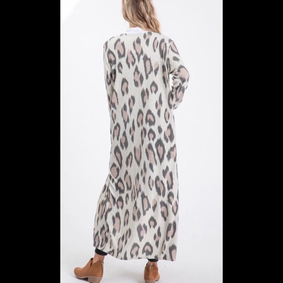 🍀Only 1 Left🍀. CHEETAH PRINT CARDIGAN - Picture 6 of 6